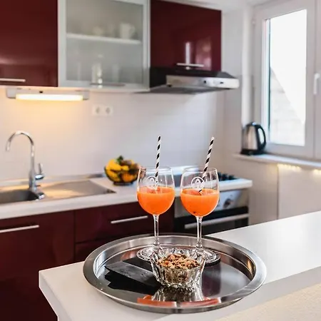Marina-renovated House In Center Ferienhaus *