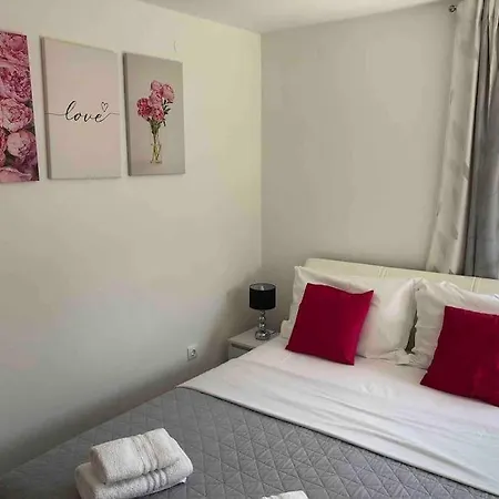 Marina-renovated House In Center بيت للعطل روغوزنيكا