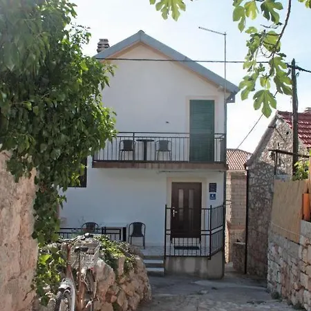 Marina-renovated House In Center بيت للعطل