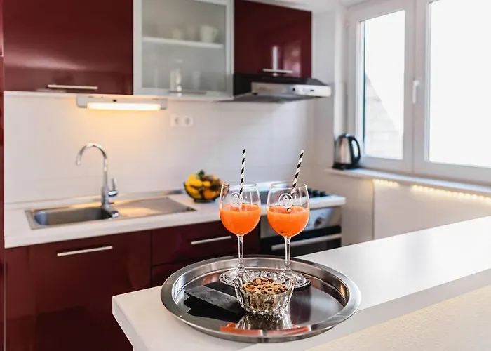 Marina-renovated House In Center بيت للعطل *