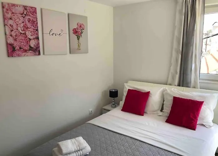 Marina-renovated House In Center بيت للعطل روغوزنيكا