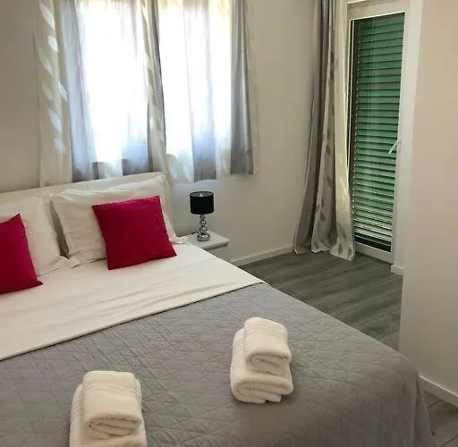 Marina-renovated House In Center * روغوزنيكا