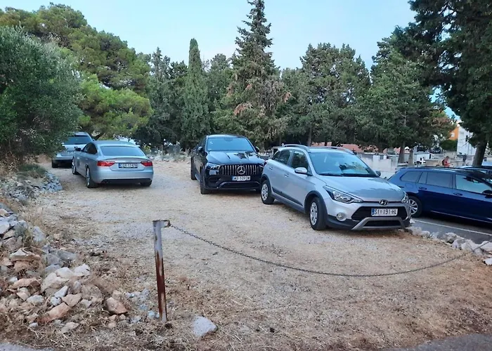 Marina-renovated House In Center بيت للعطل *